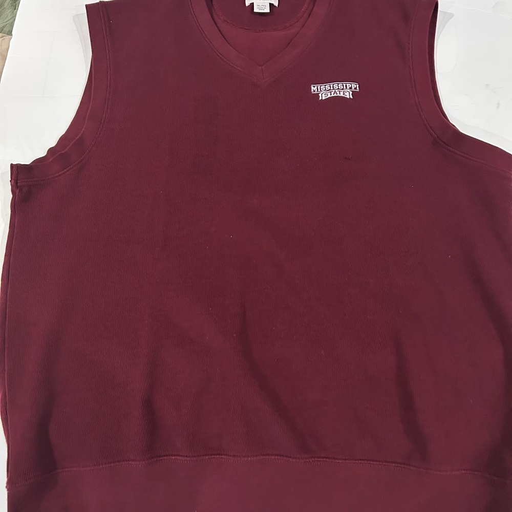 Men’s Mississippi State knit vest size XL Cutter and Buck brand
